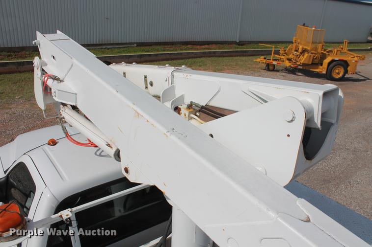 image for item DD4967 2006 Ford F550 Super Duty XL bucket truck