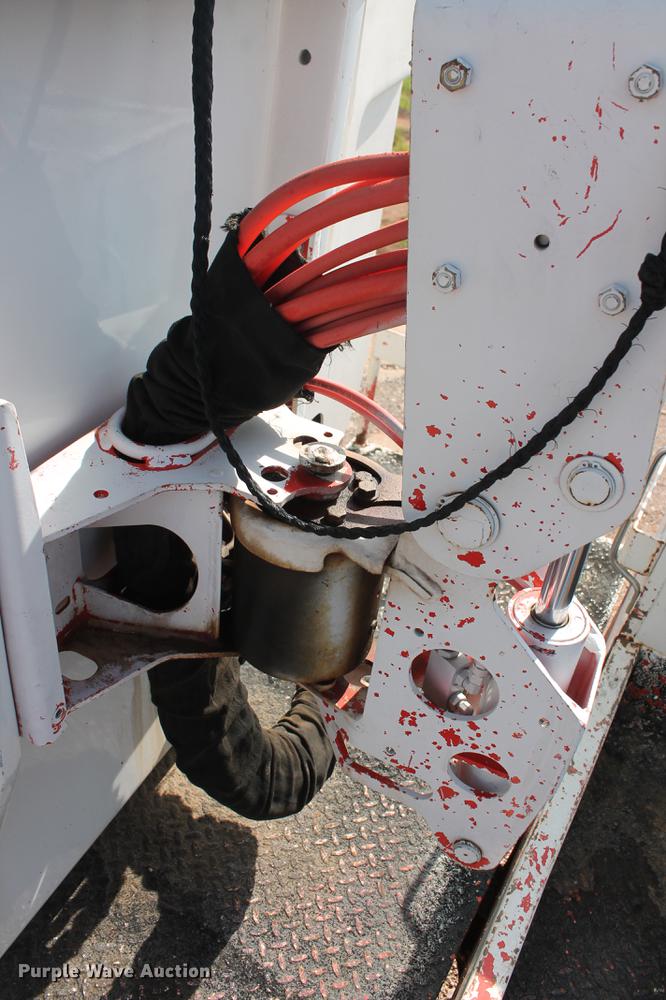 image for item DD4967 2006 Ford F550 Super Duty XL bucket truck