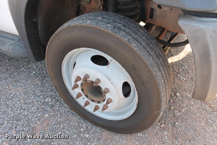 image for item DD4967 2006 Ford F550 Super Duty XL bucket truck