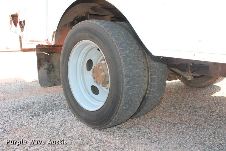 image for item DD4967 2006 Ford F550 Super Duty XL bucket truck