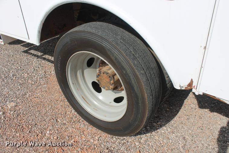 image for item DD4967 2006 Ford F550 Super Duty XL bucket truck