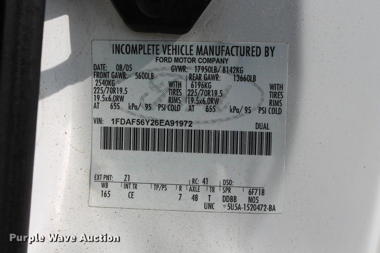 image for item DD4967 2006 Ford F550 Super Duty XL bucket truck