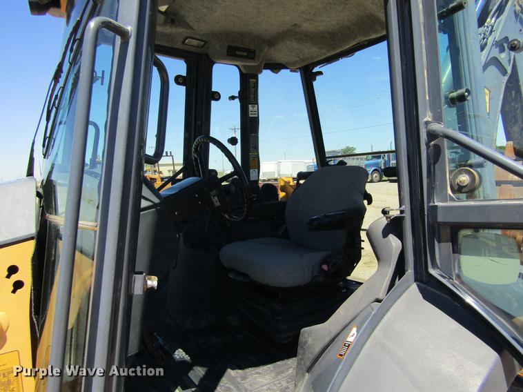 image for item DD5689 2007 John Deere 310SJ backhoe