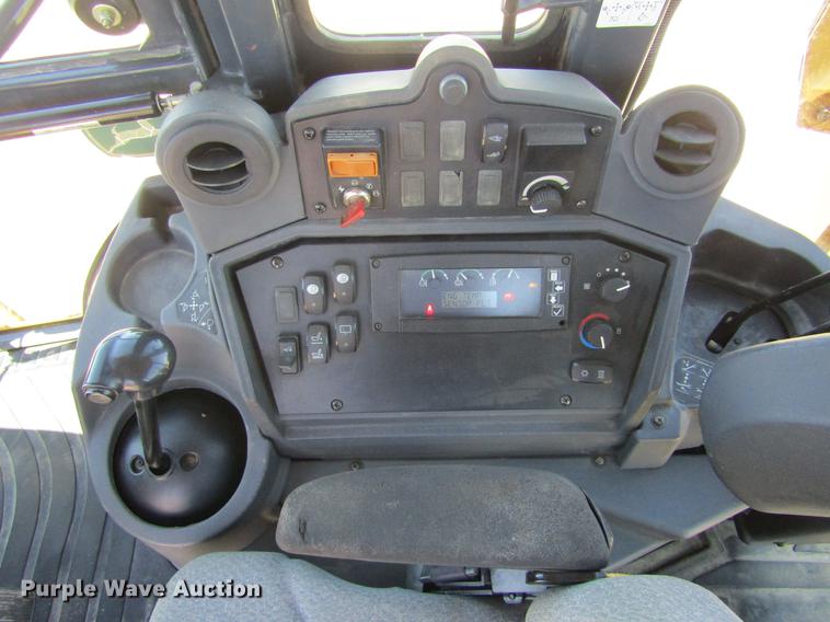 image for item DD5689 2007 John Deere 310SJ backhoe