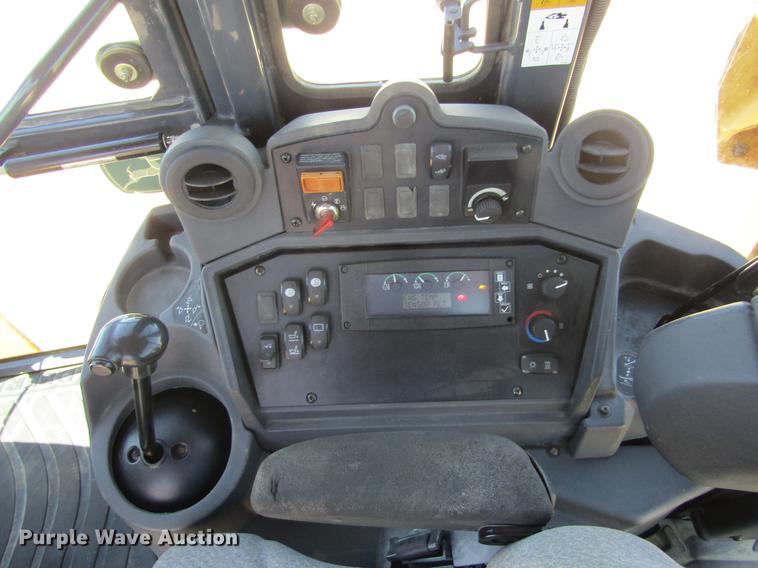 image for item DD5689 2007 John Deere 310SJ backhoe