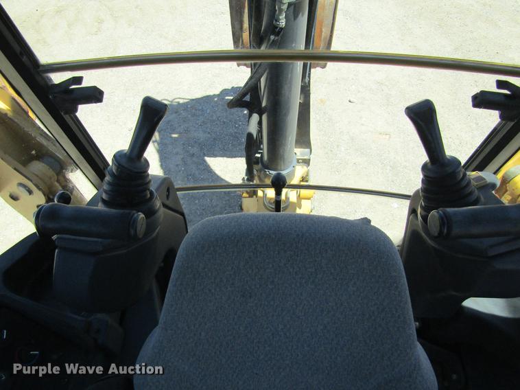 image for item DD5689 2007 John Deere 310SJ backhoe