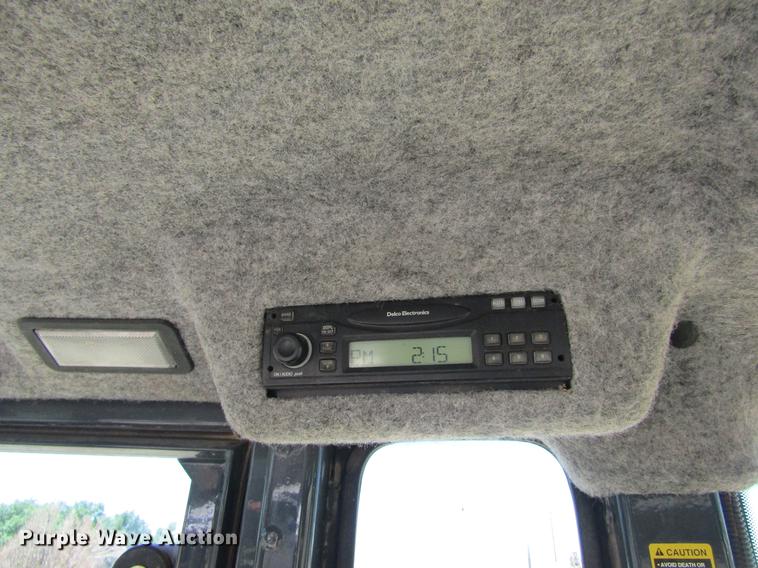 image for item DD5689 2007 John Deere 310SJ backhoe