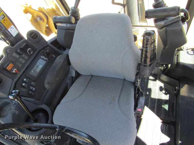 image for item DD5689 2007 John Deere 310SJ backhoe