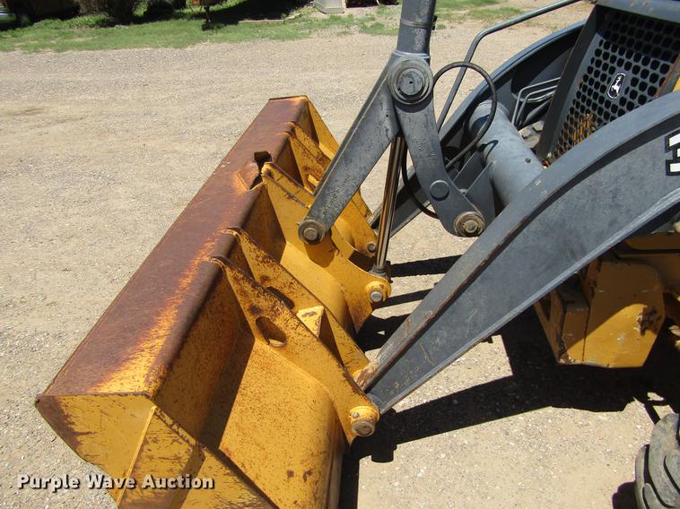 image for item DD5689 2007 John Deere 310SJ backhoe
