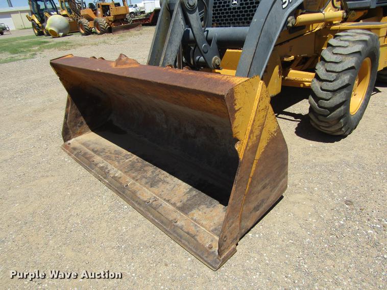 image for item DD5689 2007 John Deere 310SJ backhoe