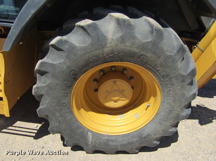 image for item DD5689 2007 John Deere 310SJ backhoe