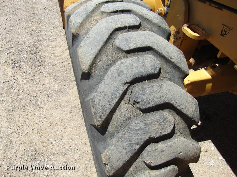 image for item DD5689 2007 John Deere 310SJ backhoe