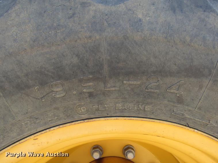 image for item DD5689 2007 John Deere 310SJ backhoe