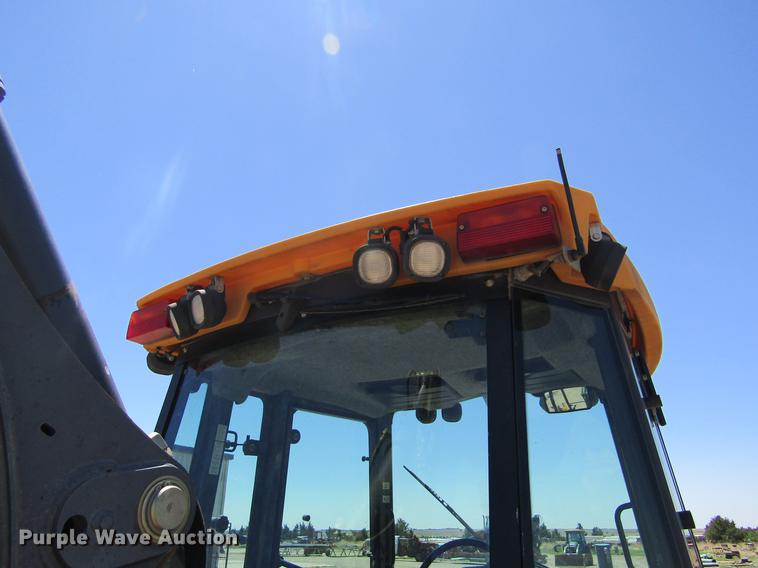 image for item DD5689 2007 John Deere 310SJ backhoe