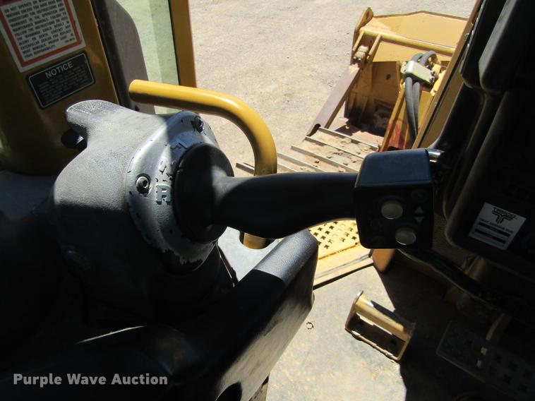 image for item DD5691 2004 Caterpillar D6N XL dozer
