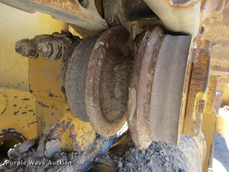 image for item DD5691 2004 Caterpillar D6N XL dozer