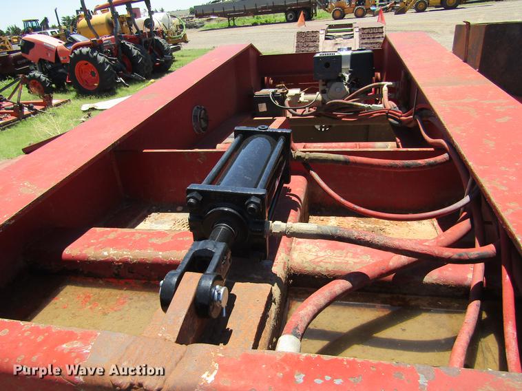 image for item DD5692 2006 Globe low boy equipment trailer