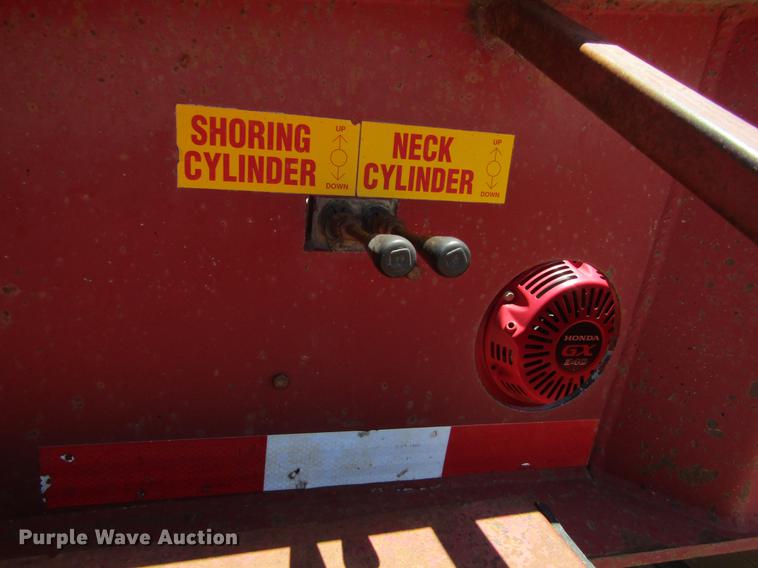 image for item DD5692 2006 Globe low boy equipment trailer