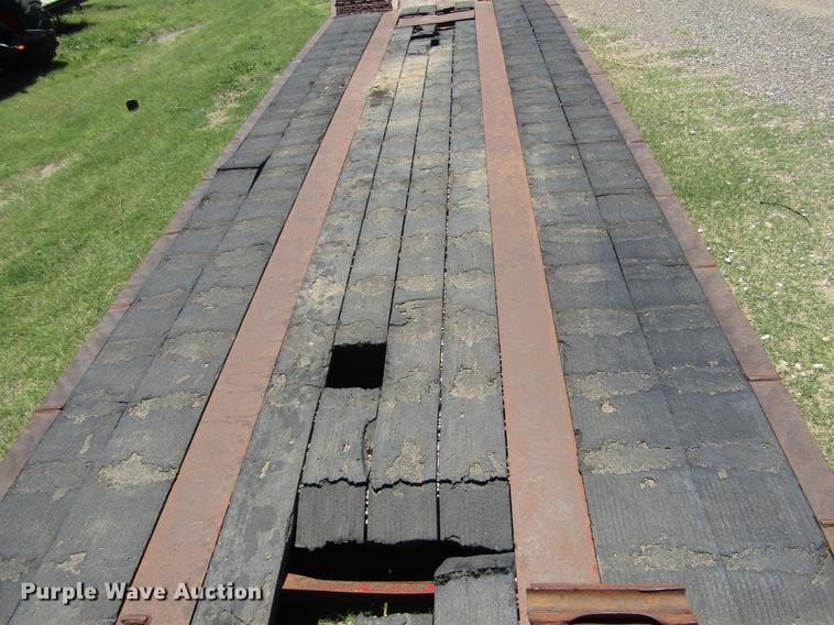 image for item DD5692 2006 Globe low boy equipment trailer