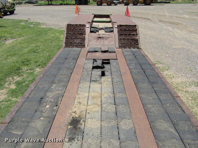 image for item DD5692 2006 Globe low boy equipment trailer