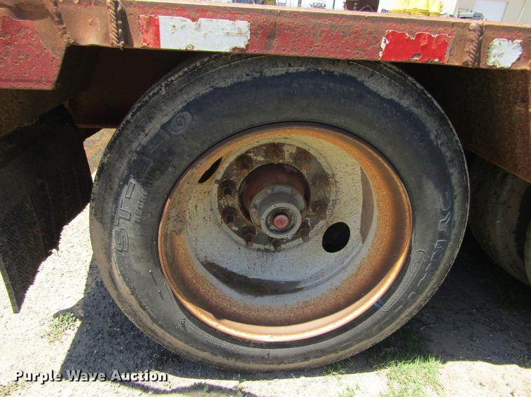 image for item DD5692 2006 Globe low boy equipment trailer