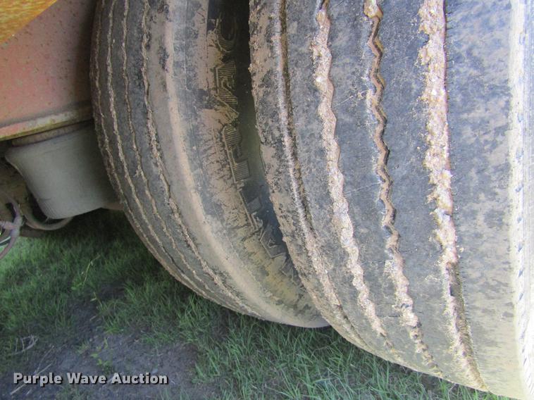 image for item DD5692 2006 Globe low boy equipment trailer