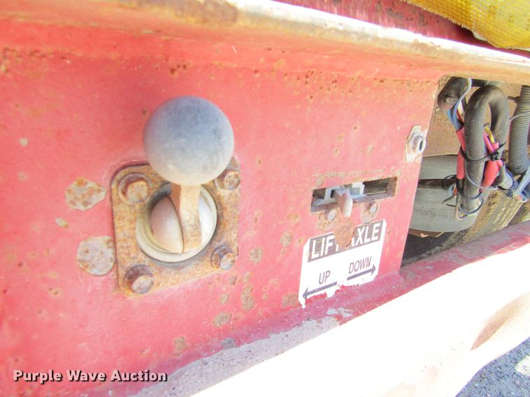 image for item DD5692 2006 Globe low boy equipment trailer