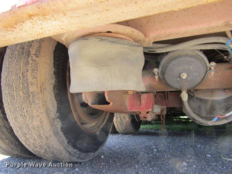 image for item DD5692 2006 Globe low boy equipment trailer