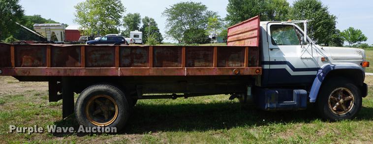 image for item DD7675 1983 GMC TopKick 7000 dump flatbed truck