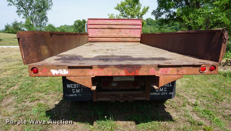 image for item DD7675 1983 GMC TopKick 7000 dump flatbed truck