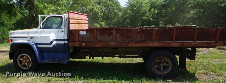 image for item DD7675 1983 GMC TopKick 7000 dump flatbed truck