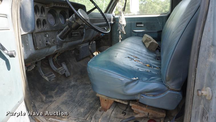 image for item DD7675 1983 GMC TopKick 7000 dump flatbed truck