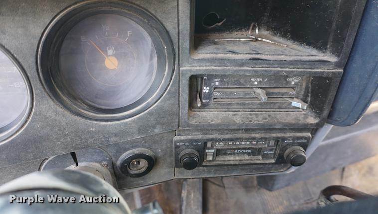 image for item DD7675 1983 GMC TopKick 7000 dump flatbed truck