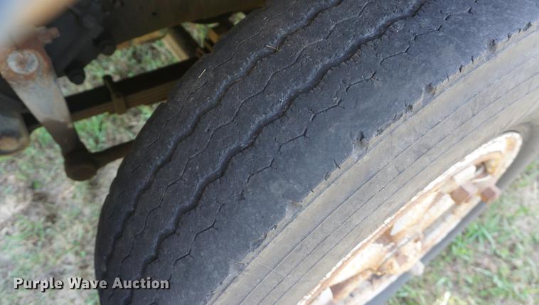 image for item DD7675 1983 GMC TopKick 7000 dump flatbed truck