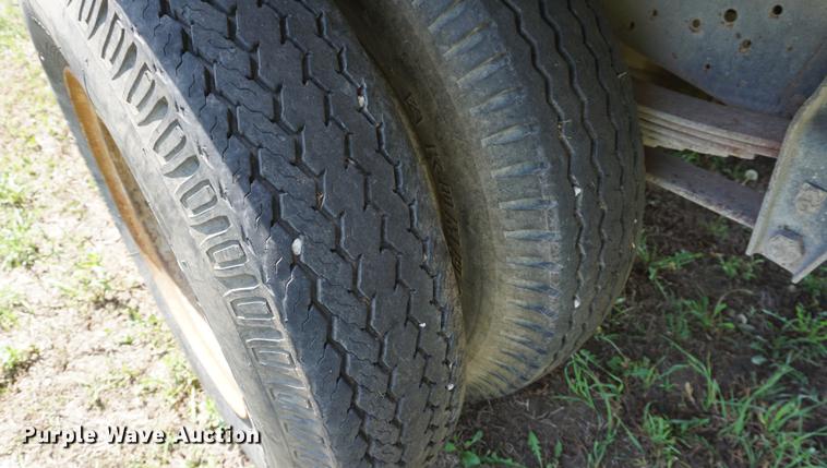 image for item DD7675 1983 GMC TopKick 7000 dump flatbed truck