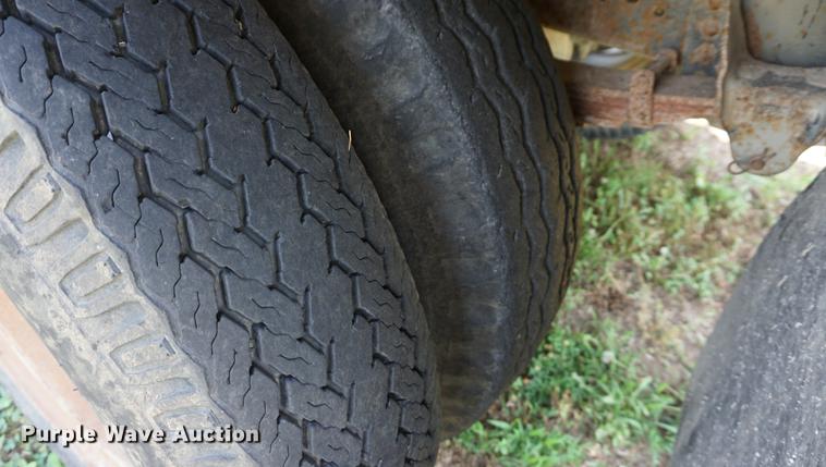 image for item DD7675 1983 GMC TopKick 7000 dump flatbed truck