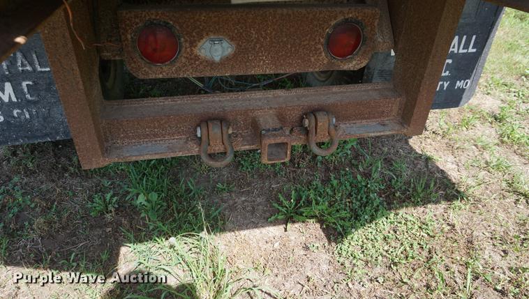 image for item DD7675 1983 GMC TopKick 7000 dump flatbed truck