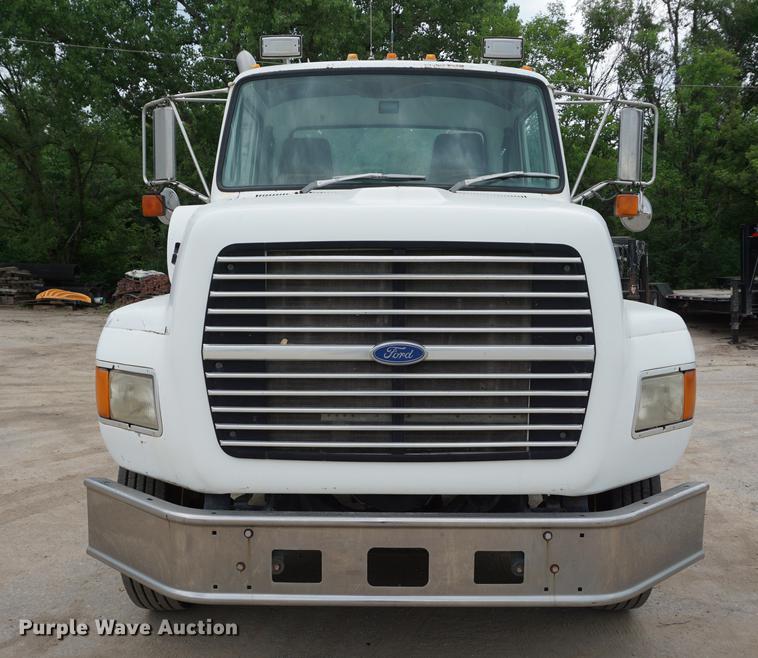 image for item DD7681 1994 Ford Aeromax L9000 semi truck