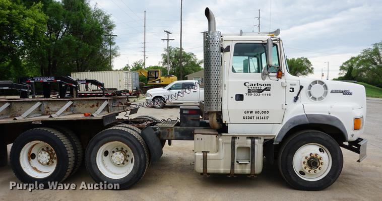 image for item DD7681 1994 Ford Aeromax L9000 semi truck