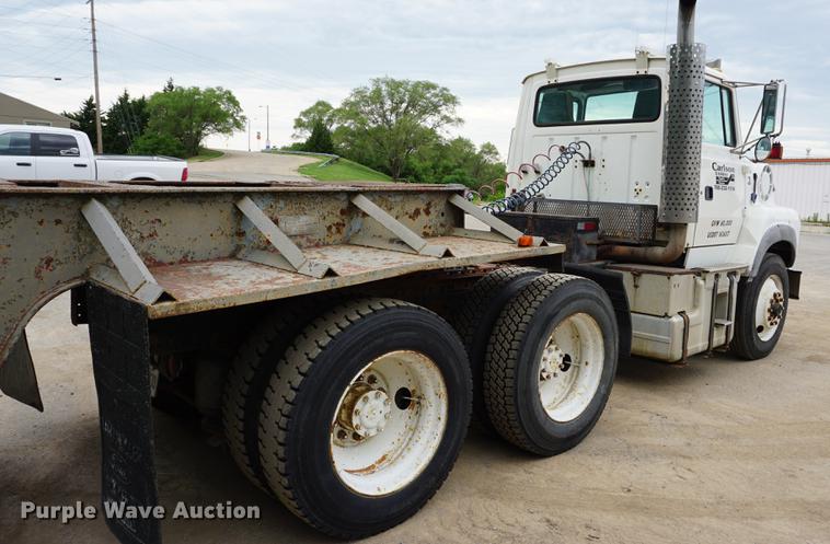 image for item DD7681 1994 Ford Aeromax L9000 semi truck