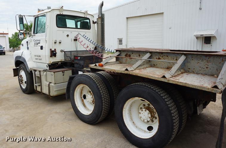 image for item DD7681 1994 Ford Aeromax L9000 semi truck