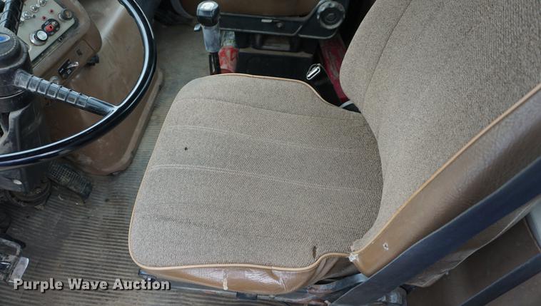 image for item DD7681 1994 Ford Aeromax L9000 semi truck