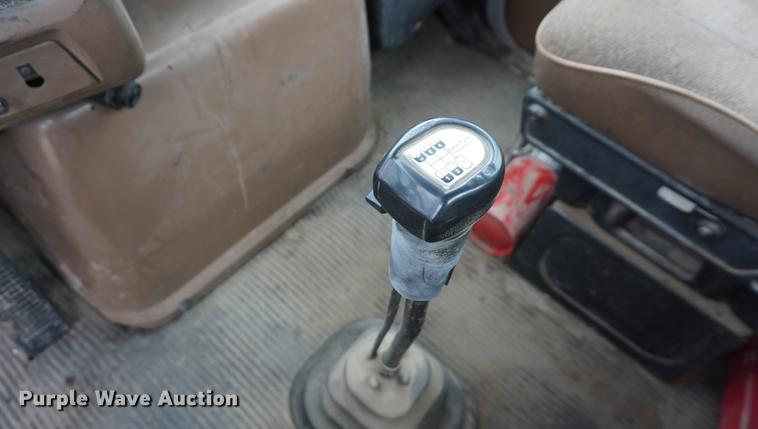 image for item DD7681 1994 Ford Aeromax L9000 semi truck