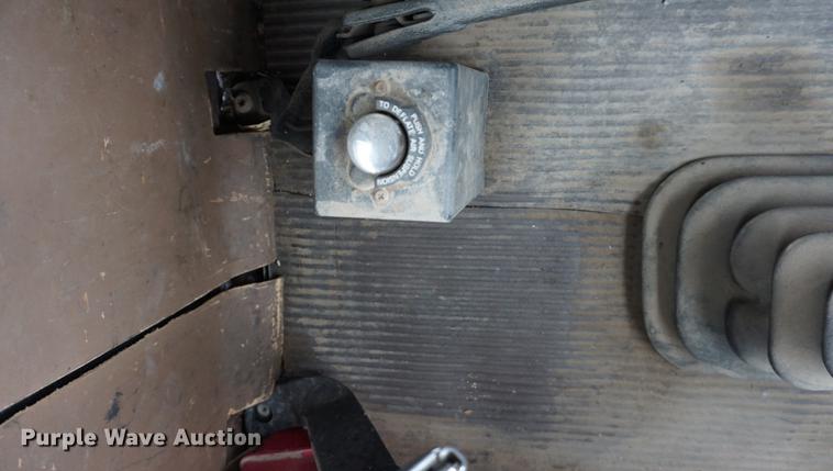 image for item DD7681 1994 Ford Aeromax L9000 semi truck