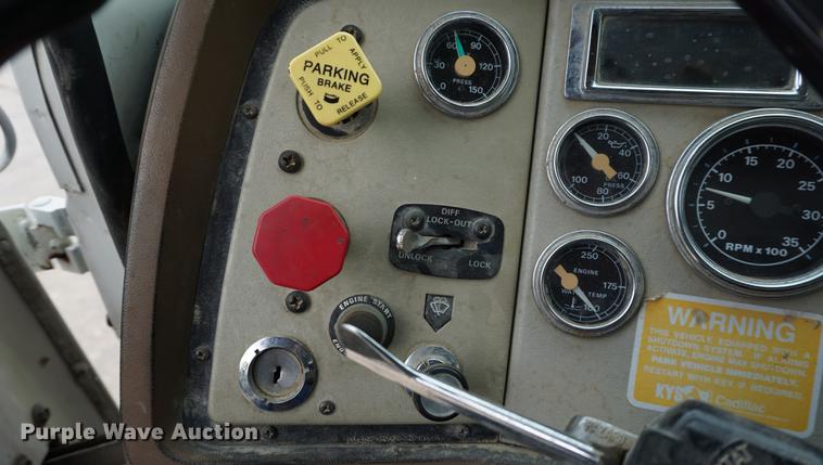 image for item DD7681 1994 Ford Aeromax L9000 semi truck