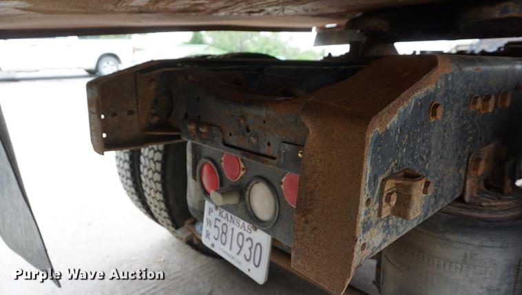 image for item DD7681 1994 Ford Aeromax L9000 semi truck