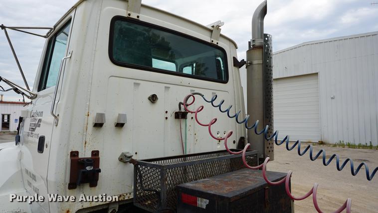 image for item DD7681 1994 Ford Aeromax L9000 semi truck