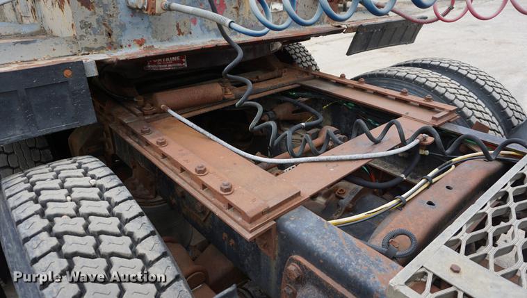 image for item DD7681 1994 Ford Aeromax L9000 semi truck