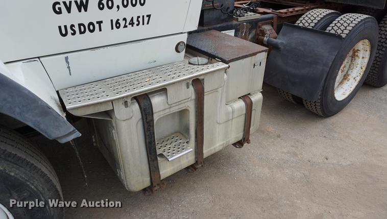 image for item DD7681 1994 Ford Aeromax L9000 semi truck