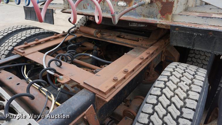 image for item DD7681 1994 Ford Aeromax L9000 semi truck